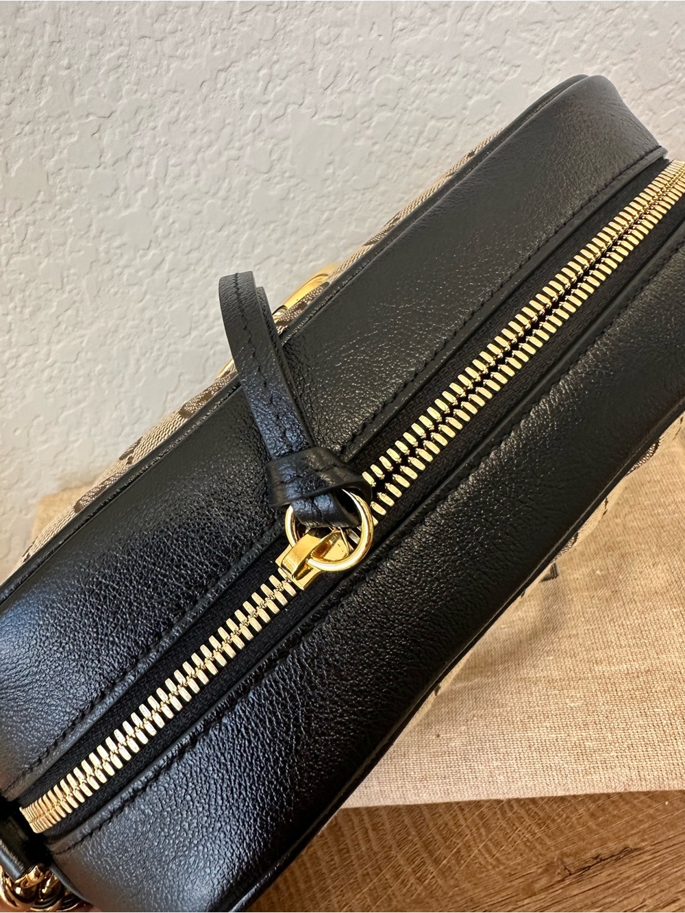 Gucci Beige GG Supreme Canvas Camera Bag with Black Trim - Picture 14 of 16